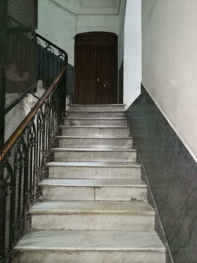 Casa Di Gio - Duomo Apartment Naples Luaran gambar
